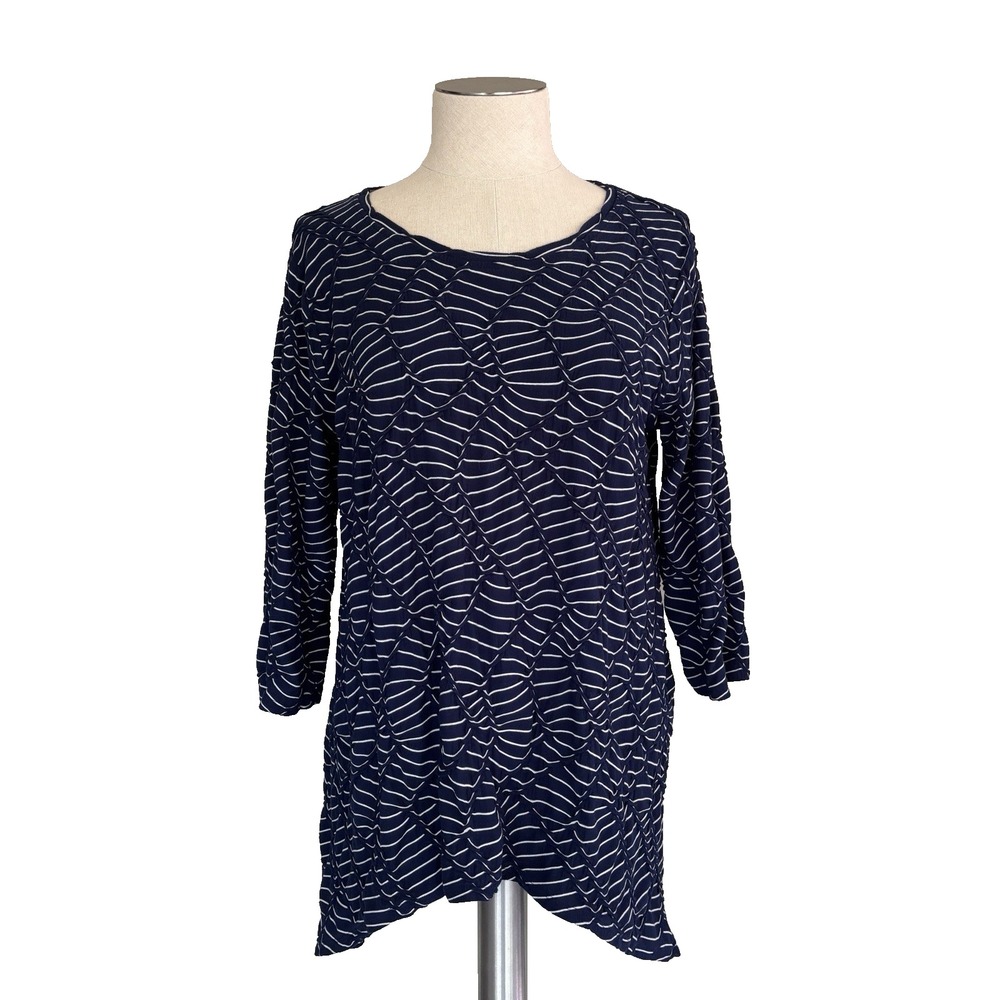 Chico's Zenergy Womens 2 Navy White Stripe Textured Tunic Top 3/4 Sleeve Stretch